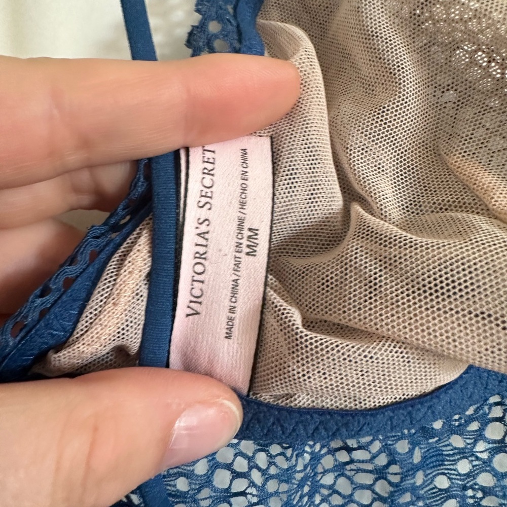 Victoria’s Secret Blue Lace Longline Unpadded pretty Dainty Bralette Size Medium - Picture 5 of 6